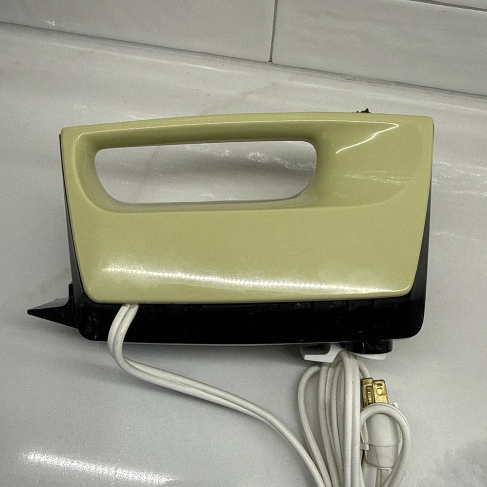 Vintage Hamilton Beach Scovill Portable Mixer Model 87A Avocado Green - Tested